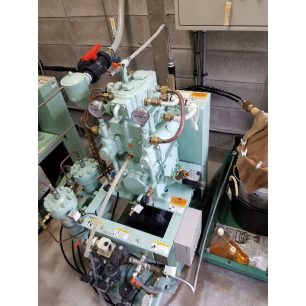 国産の東亜潜水機のコンプレッサーに取り付けています