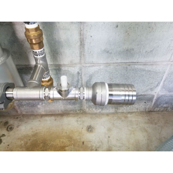 ここに酸素アナライザーを取と付けます